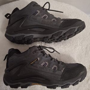 Black and Gray Men's Newland Rockrooster Boots Size 10.